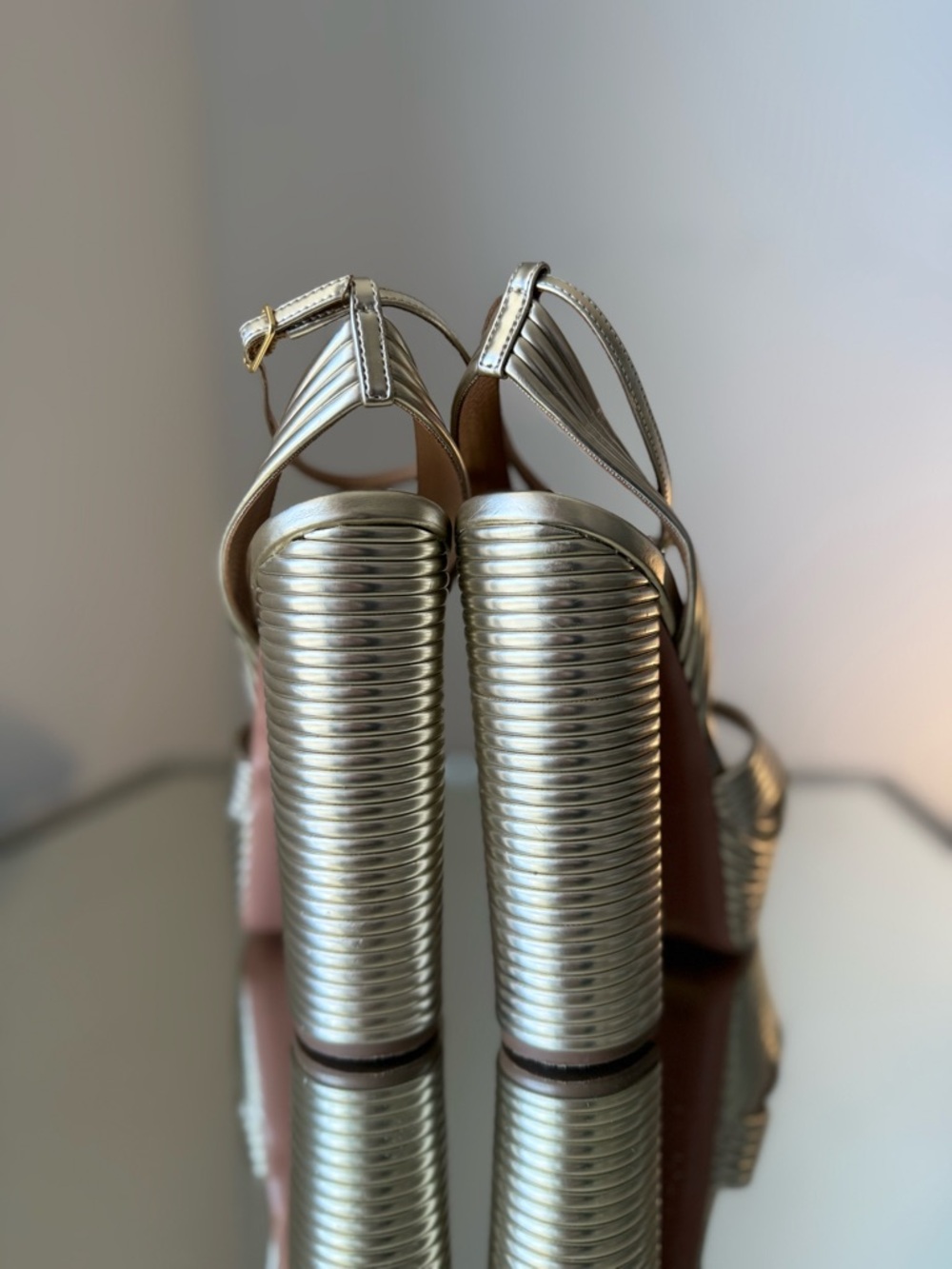 AQUAZZURA Sundance 140 metallic leather platform sandals
$1,085 38.5 - Picture 12 of 16